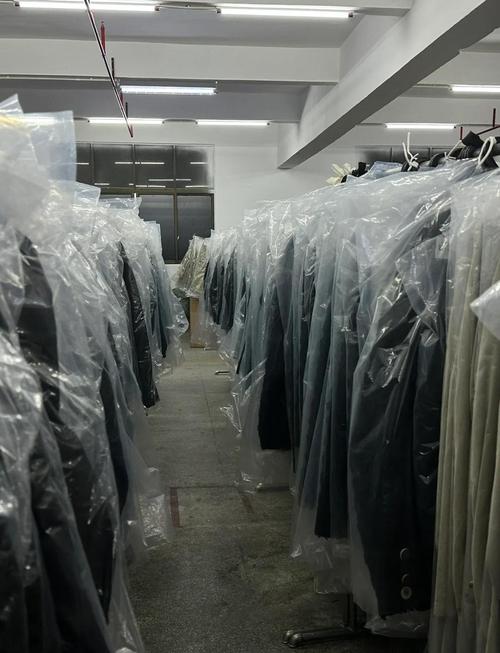 探訪租賃演出服裝工廠 華麗背后的品質與工藝揭秘
